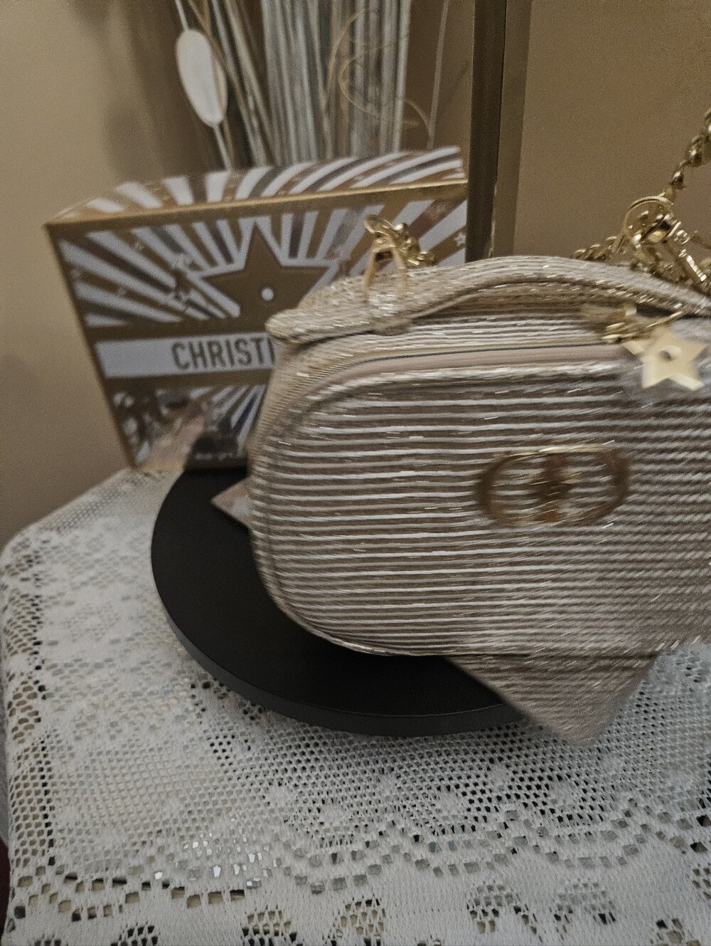 💞💘Womens Christian Dior Gold Cosmetic Bag With Chain - NWOT💞❣️ - Picture 3 of 16